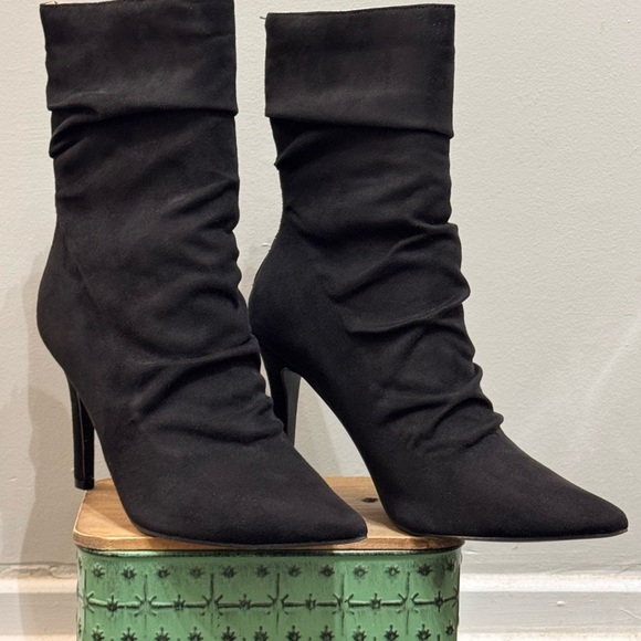 Elegant Black Women's Boots - Picture 2 of 10